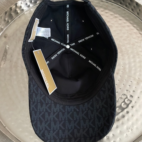 NWT🖤🖤Michael Kors 🖤🖤Black Baseball Hat 🧢 MK - Picture 9 of 10
